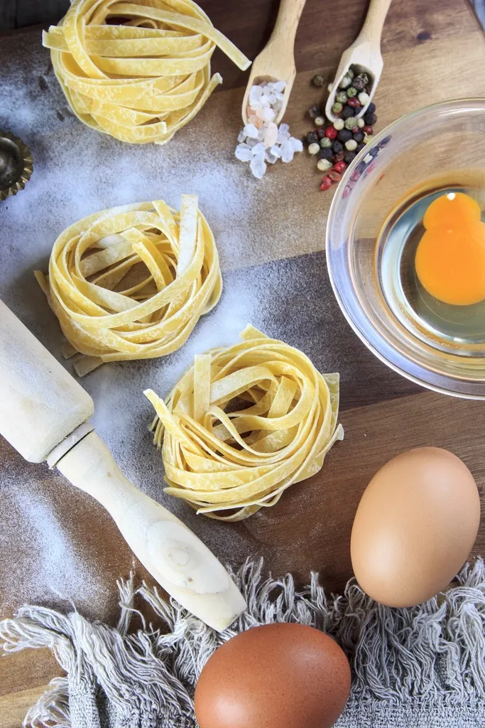 Gniazda świeżego makaronu tagliatelle
