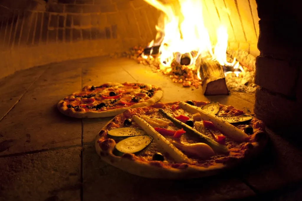 Pizza w piecu opalanym drewnem